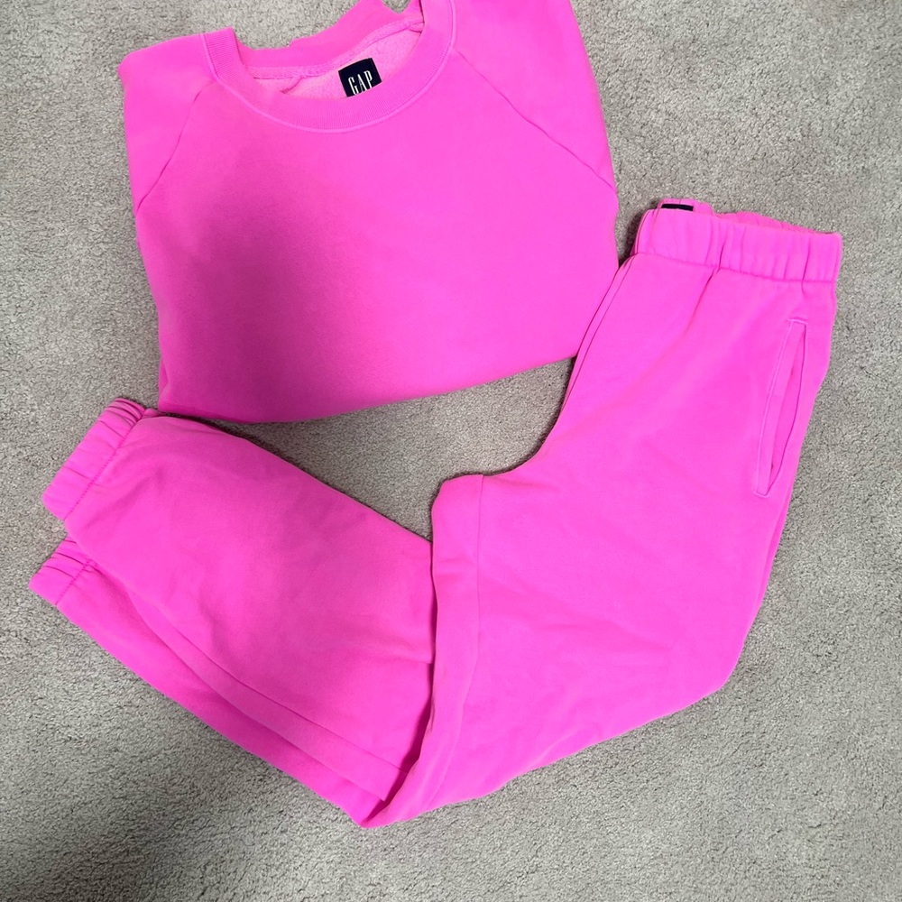 GAP Women's Pink Sweatpants and Sweatshirt